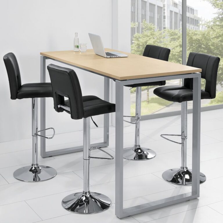 barkrukken Tilburg wit aan rechthoekige statafel