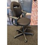 refurbished bureaustoel ahrend 220 schuin voorkant