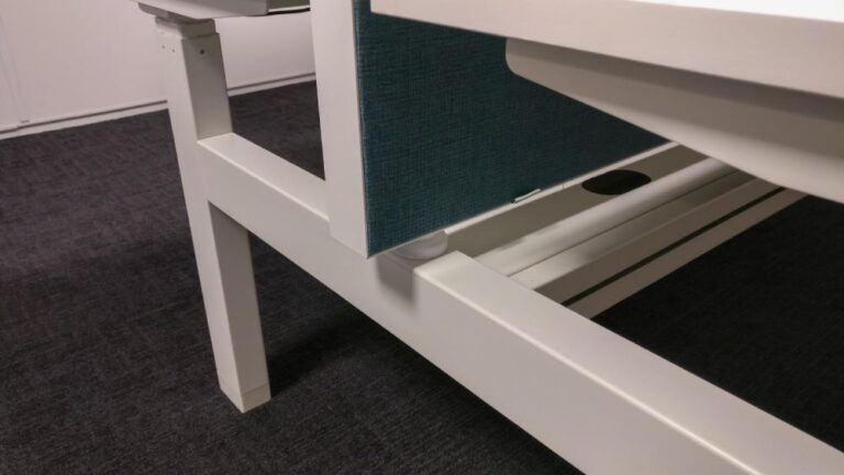 geluiddempende bureau tussenwand