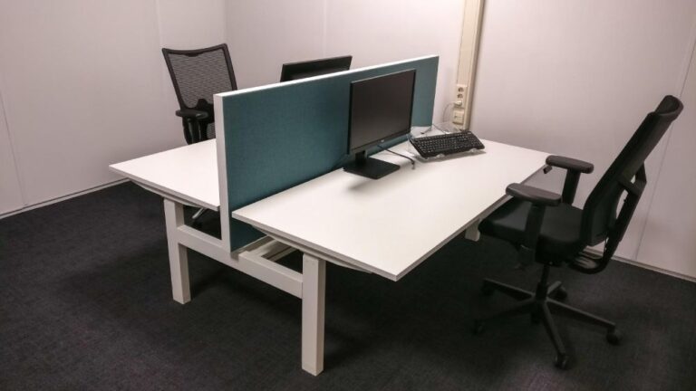 geluiddempende bureau tussenwand