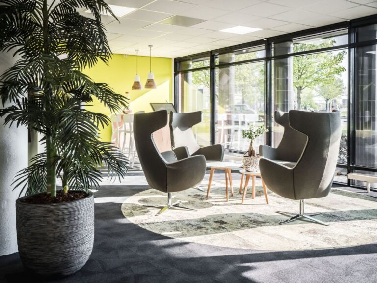 Mamo fauteuil met hocker