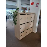 lockers hout met postvak 3 naast en 3 boven elkaar met topblad kleur beuken