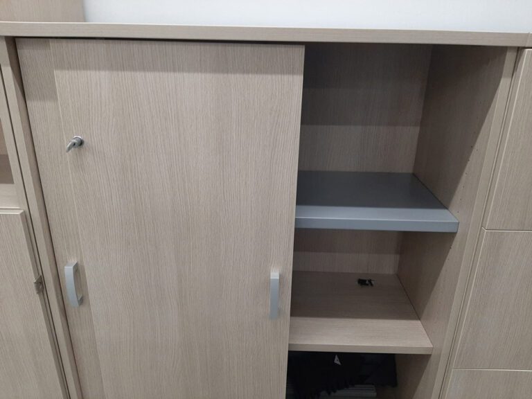 houten schuifdeurkast